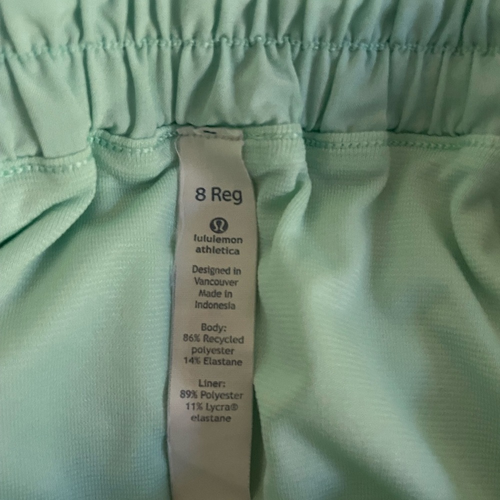 Lululemon Hotty hot shorts 2.5” inseam low rise - Picture 4 of 5